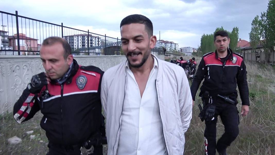 Poşetten çıkanlar, polisi bile şoke etti! Aranan şüpheli otluk alanda böyle yakalandı, ilk sözleri şaşırttı 3